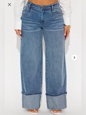 New women’s  Medium Wash Wide Leg cuffed Jeans size 11